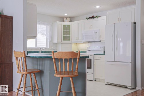 116 Maisonette Village, Leduc, AB - Indoor Photo Showing Kitchen
