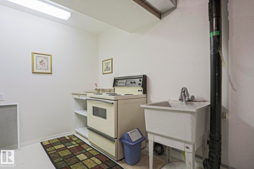 116 Maisonette Village, Leduc, AB - Indoor Photo Showing Laundry Room