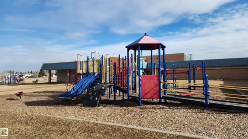 Bring the grandkids here for a fun time! - 116 Maisonette Village, Leduc, AB - Outdoor