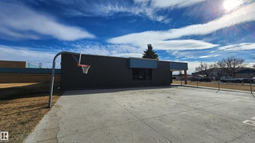 Have a ball and shoot some hoops... - 116 Maisonette Village, Leduc, AB - Outdoor