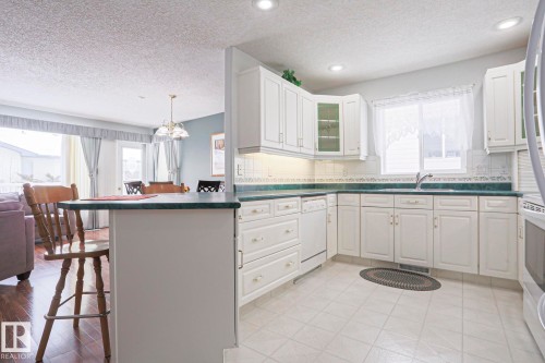 116 Maisonette Village, Leduc, AB - Indoor Photo Showing Kitchen