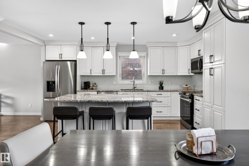 10524 31 Avenue, Edmonton, AB - Indoor