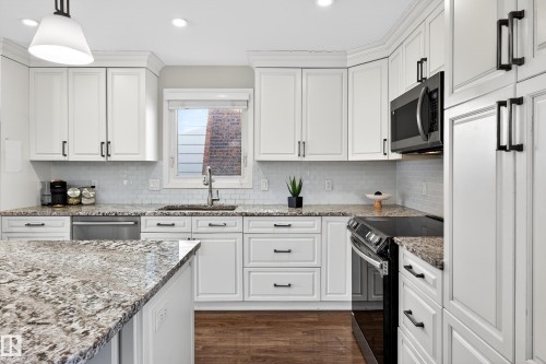 10524 31 Avenue, Edmonton, AB - Indoor Photo Showing Kitchen With Upgraded Kitchen
