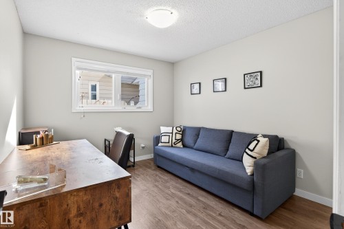 10524 31 Avenue, Edmonton, AB - Indoor Photo Showing Living Room