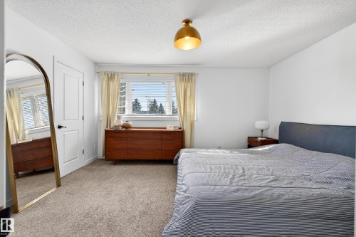 10524 31 Avenue, Edmonton, AB - Indoor Photo Showing Bedroom