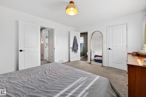 10524 31 Avenue, Edmonton, AB - Indoor Photo Showing Bedroom