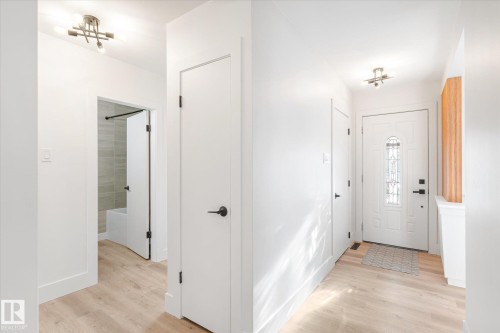 5504 94A Avenue, Edmonton, AB - Indoor Photo Showing Other Room