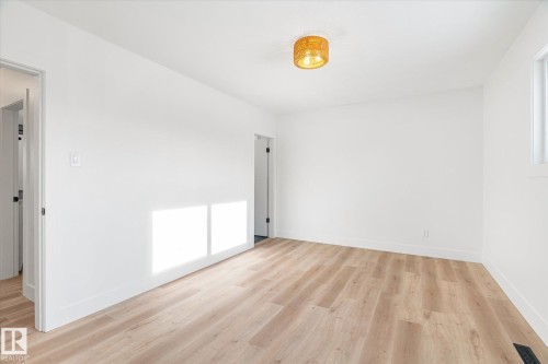 5504 94A Avenue, Edmonton, AB - Indoor Photo Showing Other Room