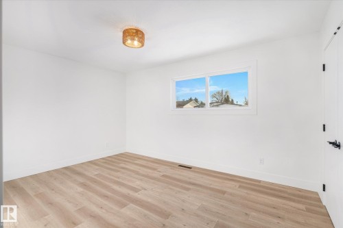 5504 94A Avenue, Edmonton, AB - Indoor Photo Showing Other Room