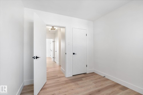 5504 94A Avenue, Edmonton, AB - Indoor Photo Showing Other Room