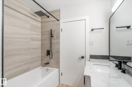 5504 94A Avenue, Edmonton, AB - Indoor Photo Showing Bathroom