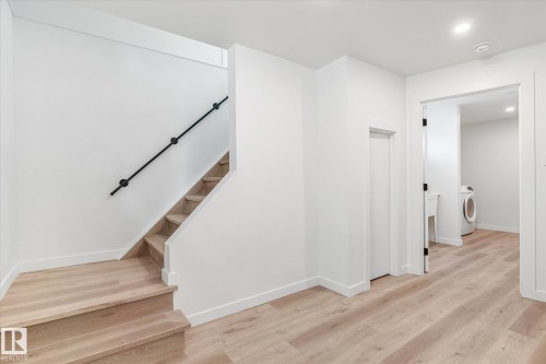 5504 94A Avenue, Edmonton, AB - Indoor Photo Showing Other Room