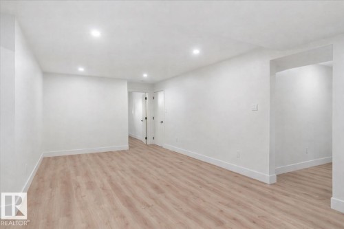 5504 94A Avenue, Edmonton, AB - Indoor Photo Showing Other Room