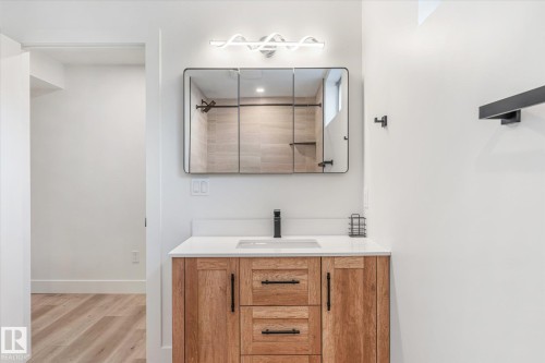 5504 94A Avenue, Edmonton, AB - Indoor Photo Showing Other Room