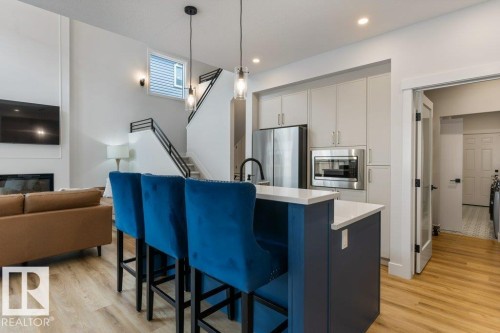 102 Edgefield Way, St. Albert, AB - Indoor Photo Showing Kitchen With Upgraded Kitchen