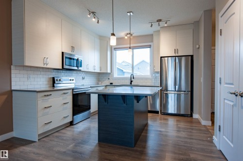 2327 84 Street, Edmonton, AB - Indoor Photo Showing Kitchen With Upgraded Kitchen