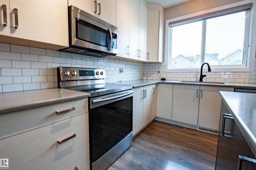 2327 84 Street, Edmonton, AB - Indoor Photo Showing Kitchen With Upgraded Kitchen