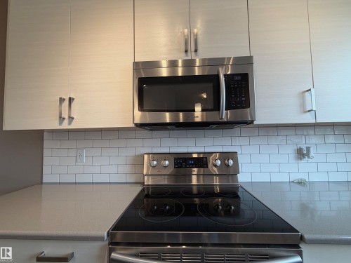 2327 84 Street, Edmonton, AB - Indoor Photo Showing Kitchen With Upgraded Kitchen