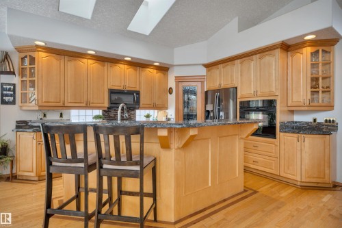 615 Twin Brooks Bend, Edmonton, AB - Indoor Photo Showing Kitchen