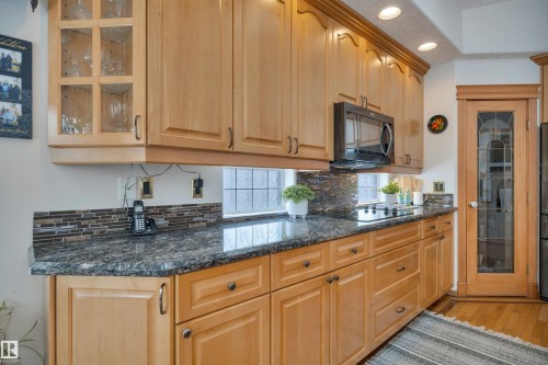 615 Twin Brooks Bend, Edmonton, AB - Indoor Photo Showing Kitchen
