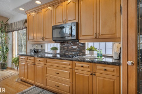 615 Twin Brooks Bend, Edmonton, AB - Indoor Photo Showing Kitchen
