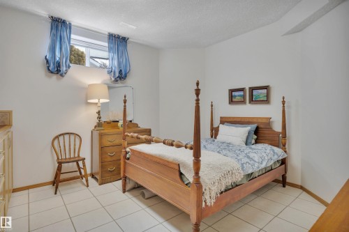 615 Twin Brooks Bend, Edmonton, AB - Indoor Photo Showing Bedroom