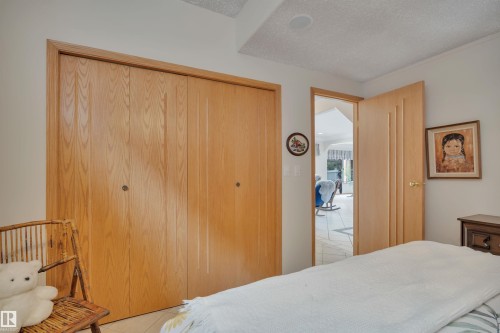 615 Twin Brooks Bend, Edmonton, AB - Indoor Photo Showing Bedroom