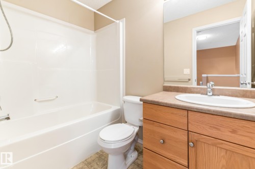 41 2021 Grantham Court, Edmonton, AB - Indoor Photo Showing Bathroom
