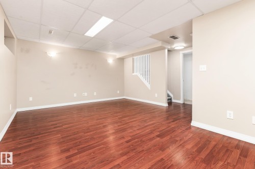 41 2021 Grantham Court, Edmonton, AB - Indoor Photo Showing Other Room