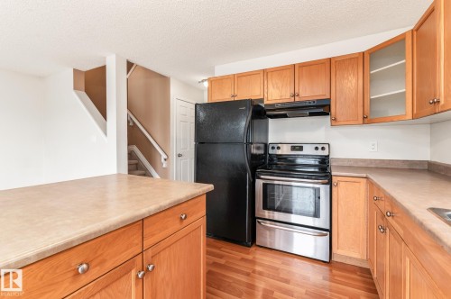41 2021 Grantham Court, Edmonton, AB - Indoor Photo Showing Kitchen