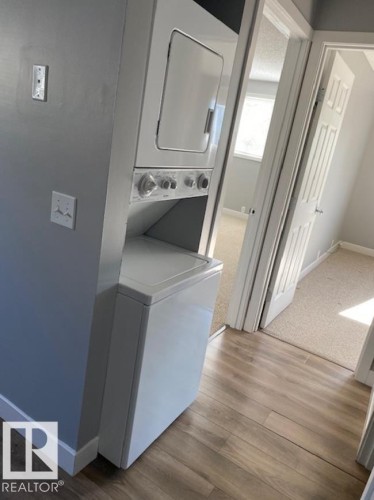 Main 4907 32 Avenue, Edmonton, AB - Indoor Photo Showing Laundry Room