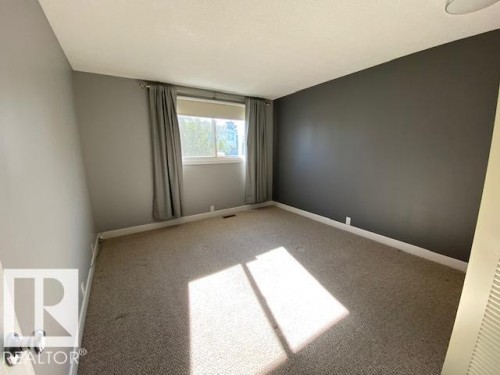 Main 4907 32 Avenue, Edmonton, AB - Indoor Photo Showing Other Room