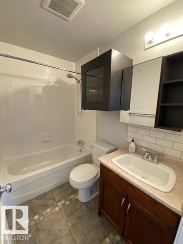 Main 4907 32 Avenue, Edmonton, AB - Indoor Photo Showing Bathroom