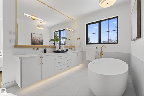 10342 138 Street, Edmonton, AB - Indoor Photo Showing Bathroom