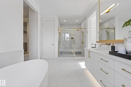 10342 138 Street, Edmonton, AB - Indoor Photo Showing Bathroom