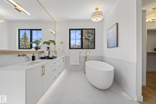 10342 138 Street, Edmonton, AB - Indoor Photo Showing Bathroom