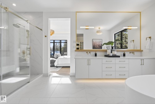 10342 138 Street, Edmonton, AB - Indoor Photo Showing Bathroom