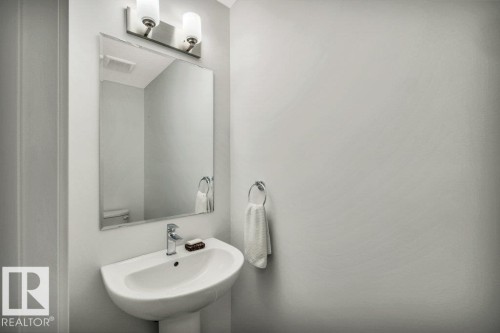 6485 King Wynd, Edmonton, AB - Indoor Photo Showing Bathroom