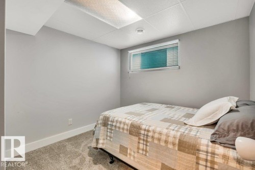 6485 King Wynd, Edmonton, AB - Indoor Photo Showing Bedroom