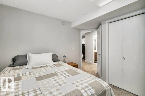 6485 King Wynd, Edmonton, AB - Indoor Photo Showing Bedroom