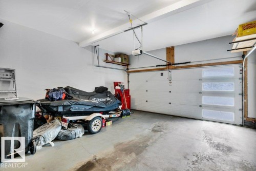 6485 King Wynd, Edmonton, AB - Indoor Photo Showing Garage
