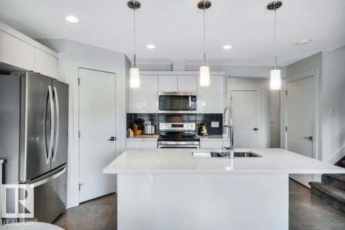 6485 King Wynd, Edmonton, AB - Indoor Photo Showing Kitchen With Double Sink With Upgraded Kitchen