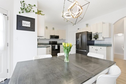 582 Glenwright Crescent, Edmonton, AB - Indoor Photo Showing Other Room