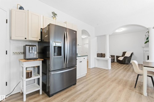 582 Glenwright Crescent, Edmonton, AB - Indoor Photo Showing Other Room