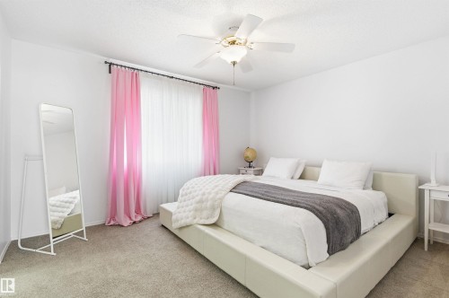 582 Glenwright Crescent, Edmonton, AB - Indoor Photo Showing Bedroom