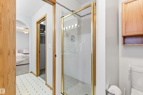 582 Glenwright Crescent, Edmonton, AB - Indoor Photo Showing Bathroom