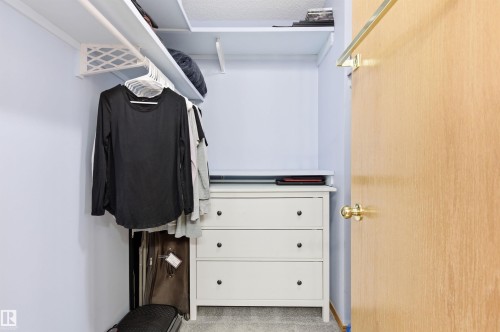 582 Glenwright Crescent, Edmonton, AB - Indoor With Storage