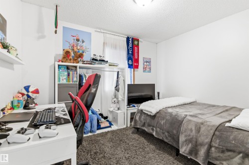582 Glenwright Crescent, Edmonton, AB - Indoor Photo Showing Bedroom