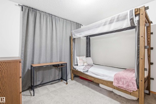 582 Glenwright Crescent, Edmonton, AB - Indoor Photo Showing Bedroom