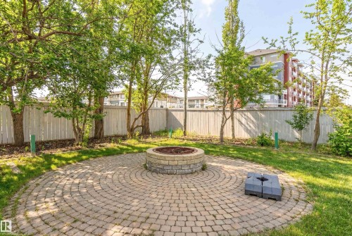 582 Glenwright Crescent, Edmonton, AB - Outdoor With Backyard